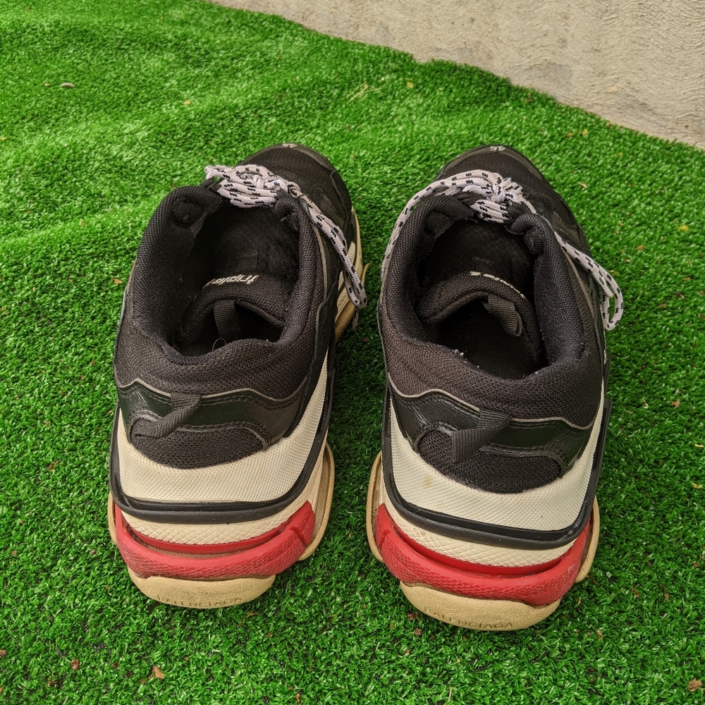 Balenciaga Black and Red Sneakers. Missing inner sole. 💯Authentic